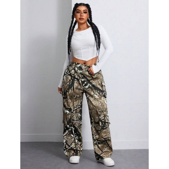 Shein Curve || Boyfriend Camouflage Multi Pockets Cargo Jeans Pants - Picture 1 of 6